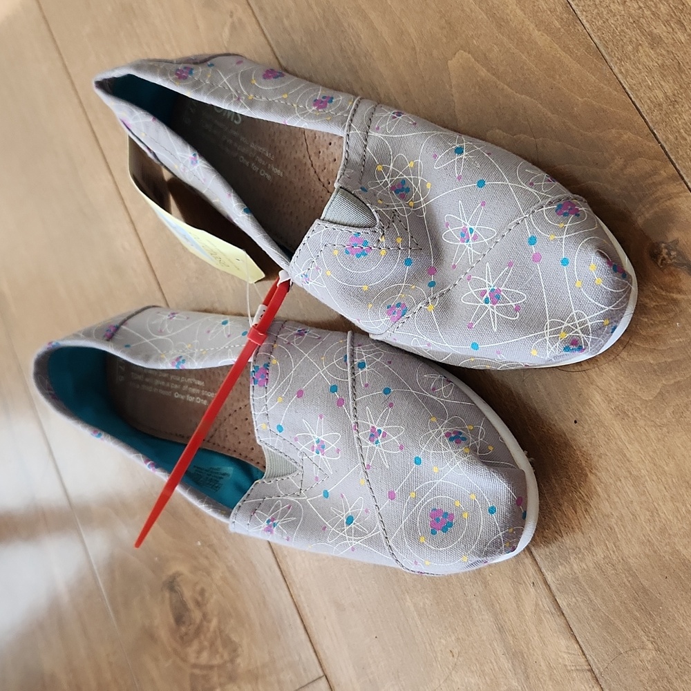 New TOMS women's size 7.5 slip ons